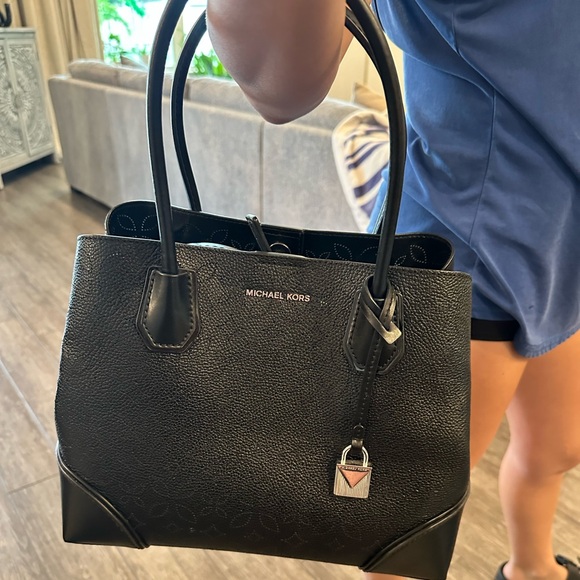 Like new Michael Kors Bag - Picture 8 of 9